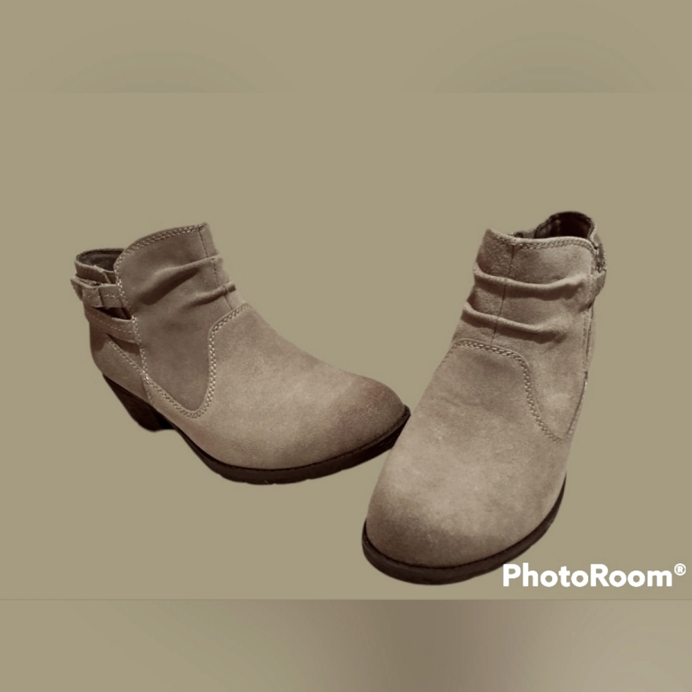 Earth Origins Oakland Alissa Women's Ankle Boots Size 8... NIB